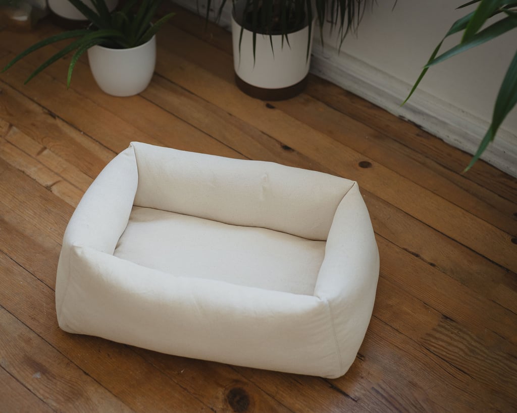 Wollkatzenbett auf dem Boden – Zuhause aus Wolle