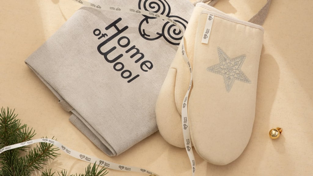 home of wool christmas oven mitt