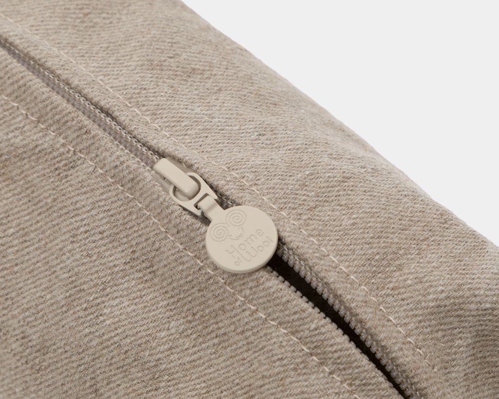linen travel pouch detail zipper