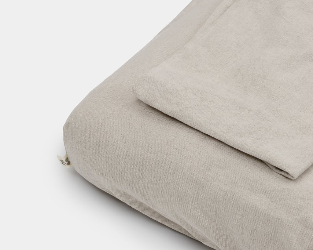 wool crib mattress for babies and kids with linen fitted sheet
