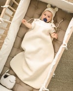 villainen vauvan makuupussi, jossa on vauva