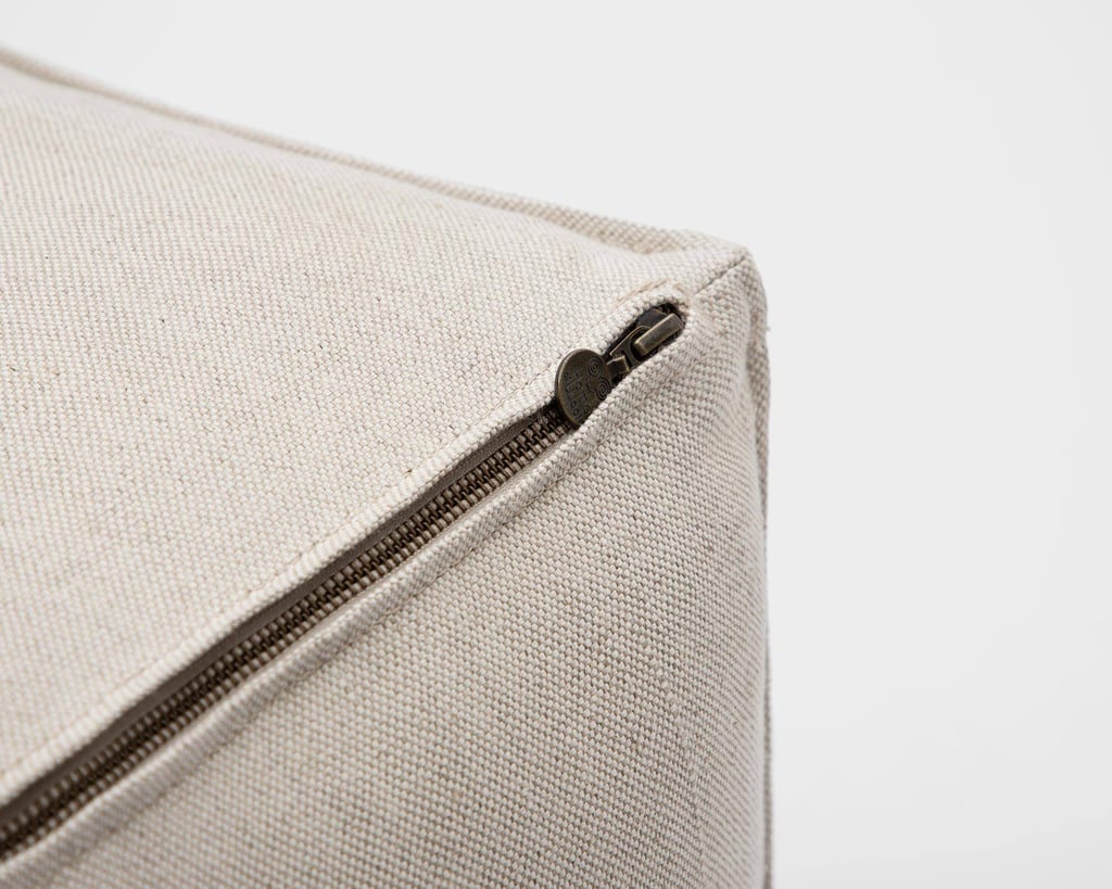 dragkedja på fyrkantig ottoman