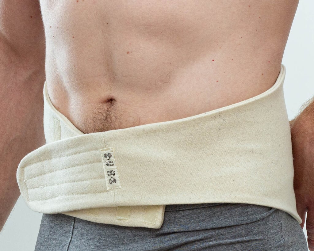 homme portant une ceinture de marche en laine