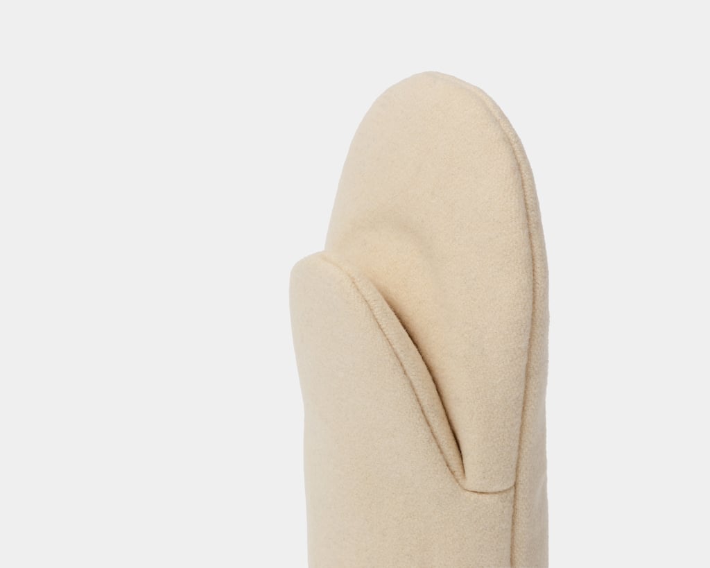 wool oven mitt detail