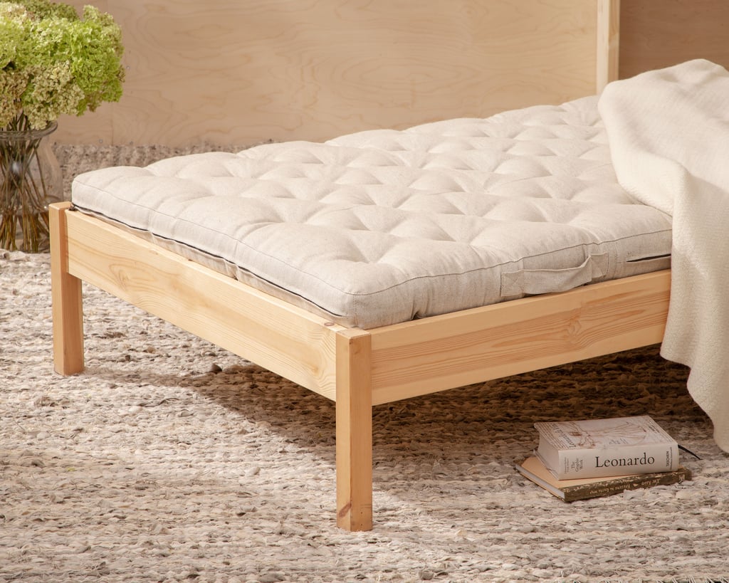 matelas zéro déchet sur cadre de lit en bois