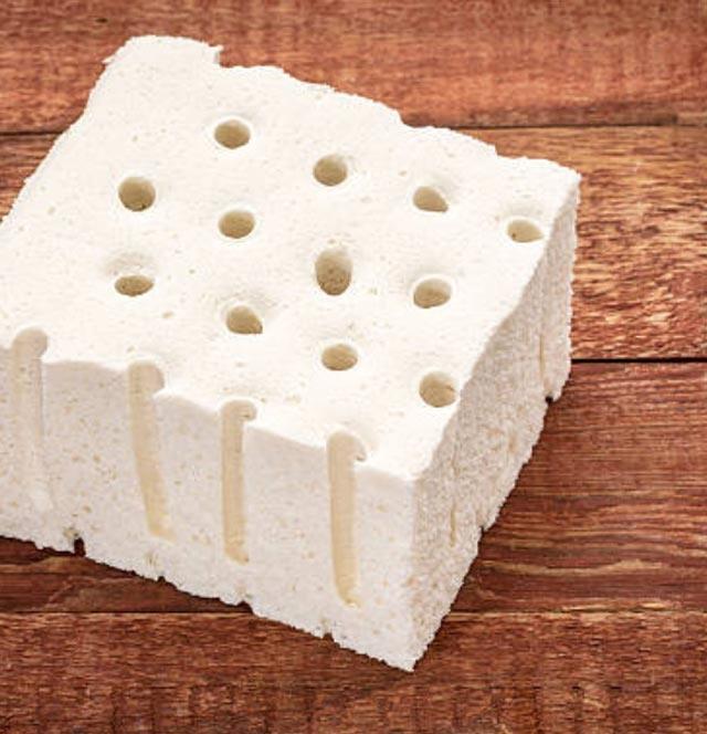 Generic material example: Natural latex foam sample. Photo: Vivere Zen.