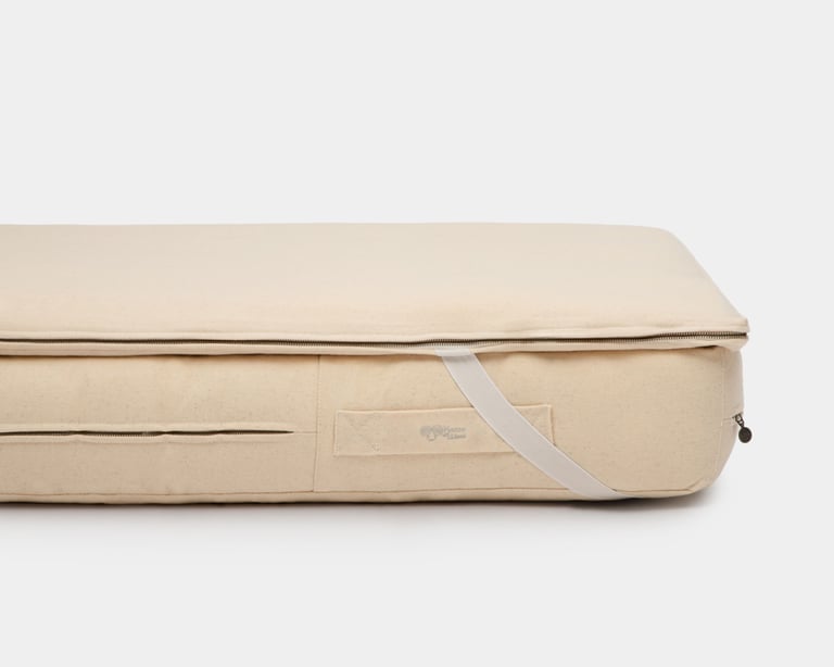 Coussin en laine avec rembourrage en ouate de laine