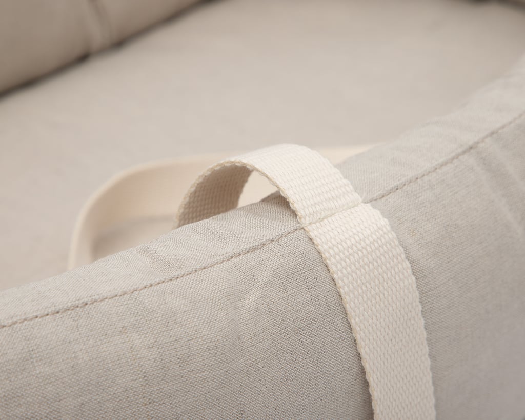 Nærbillede af babyrede i uld fra 59% hør og 41% bomuld