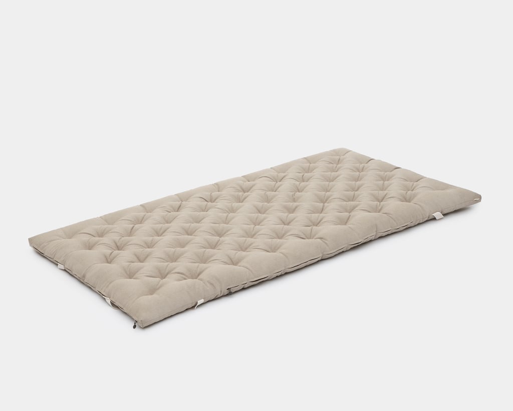 villapatjan päällinen valkoista taustaa vasten