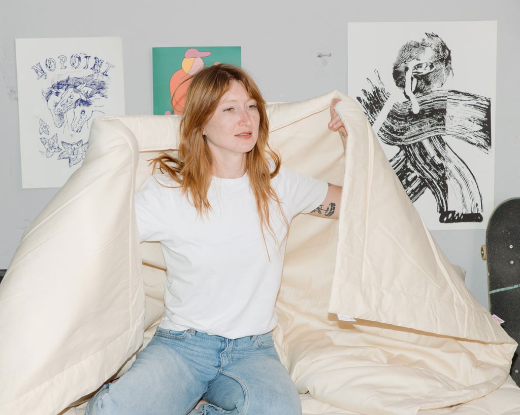 Basta wool duvet held by a girl on a bed