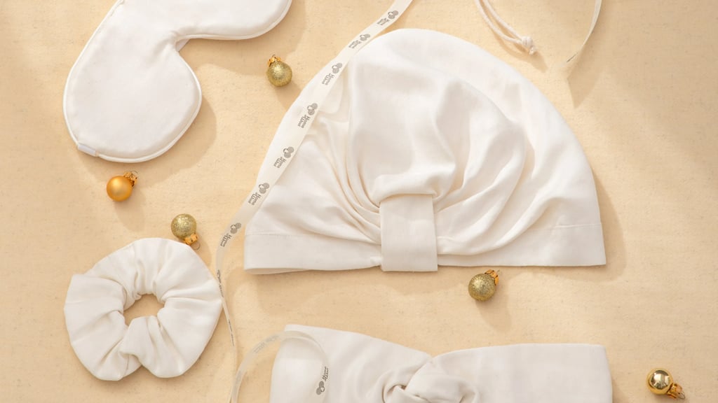 home of wool beauty silk set with christmas decorations