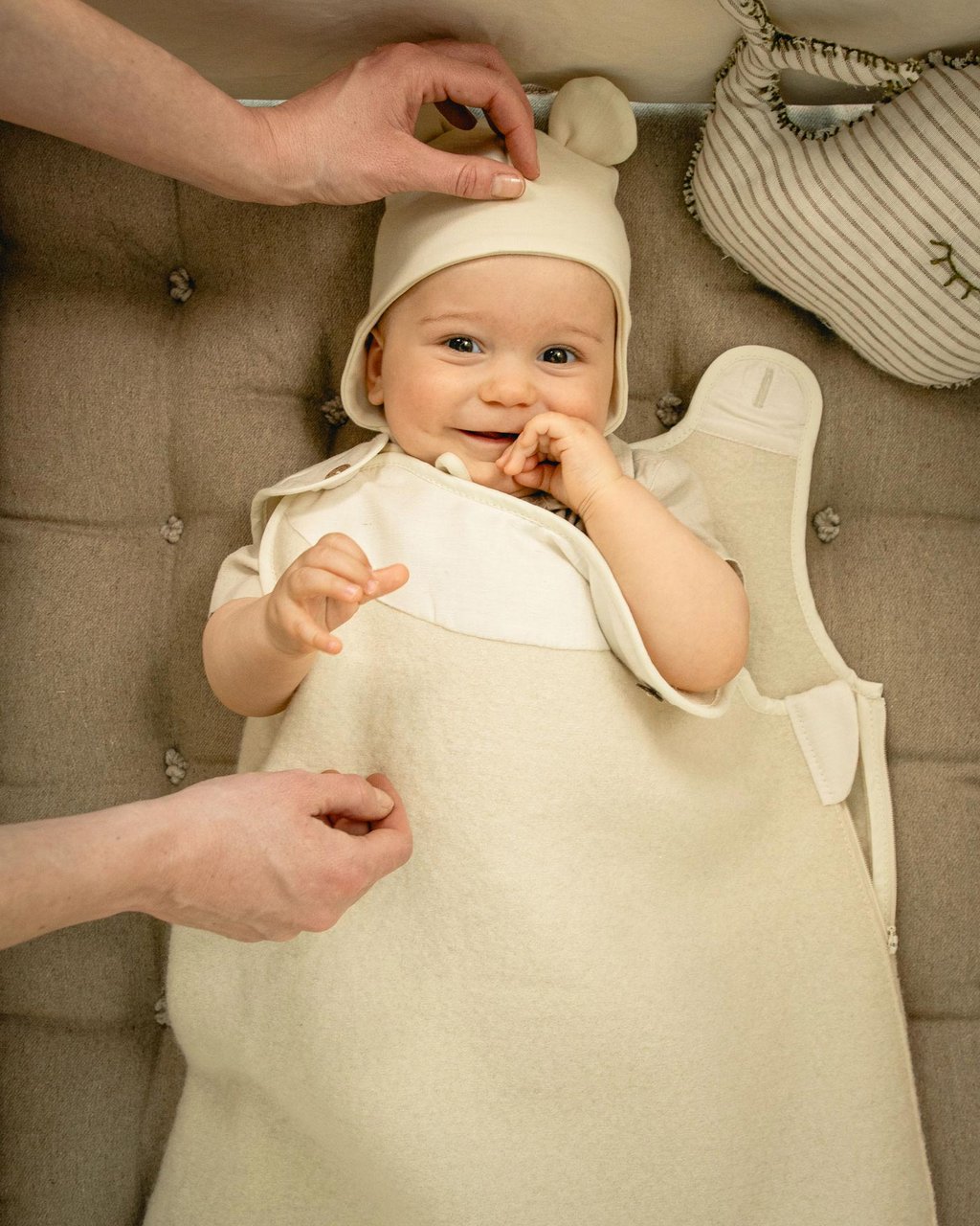 villainen vauvan makuupussi, jossa on vauva