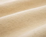 Närbild på texturen hos ett tyg av karakulull från Home of Wool